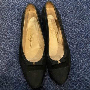 AUTHENTIC VINTAGE Ferragamo Flats!